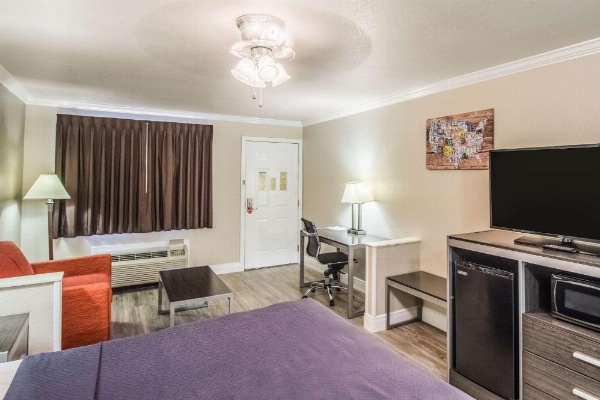 Econo Lodge Inn & Suites Corpus Christi image 16